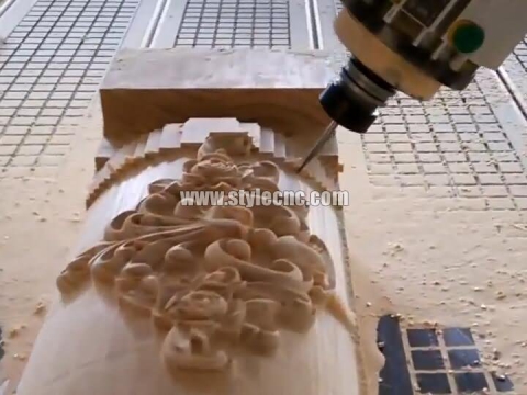 帶自動換刀裝置的4軸自動換刀數(shù)控銑床 帶自動換刀裝置的4軸自動換刀數(shù)控銑床