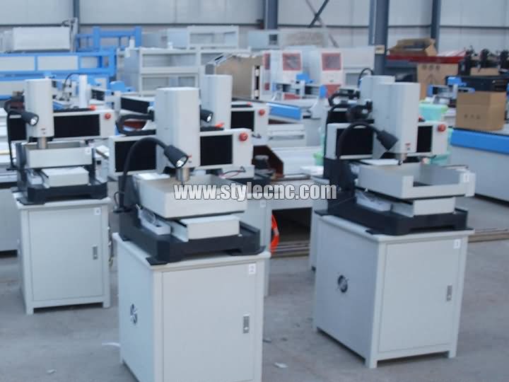 小型數(shù)控玉石雕刻機(jī)成本價(jià)出售 小型數(shù)控玉石雕刻機(jī)成本價(jià)出售