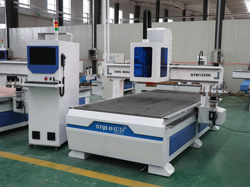 全自動(dòng) 4x8木工數(shù)控機(jī)床（帶換刀裝置）