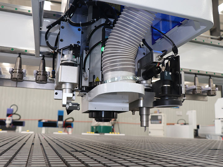 2025最佳自動(dòng)換刀數(shù)控銑床，帶振動(dòng)刀切割機(jī)