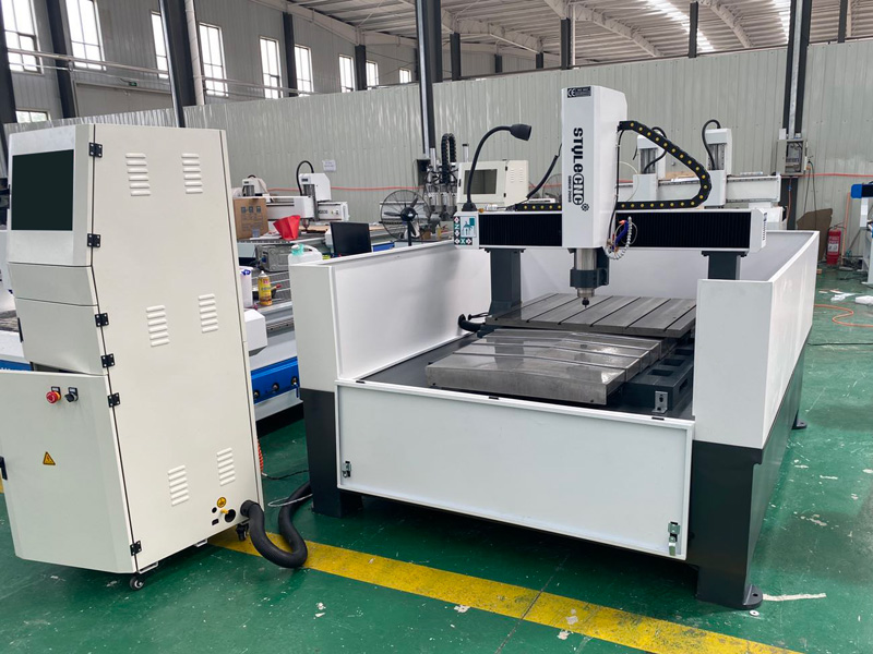 小型數(shù)控銑床，用于金屬銑削、雕刻和鉆孔