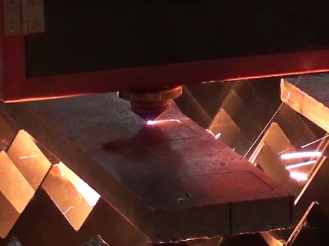 3000W 帶 IPG 激光源的光纖激光切割機(jī)