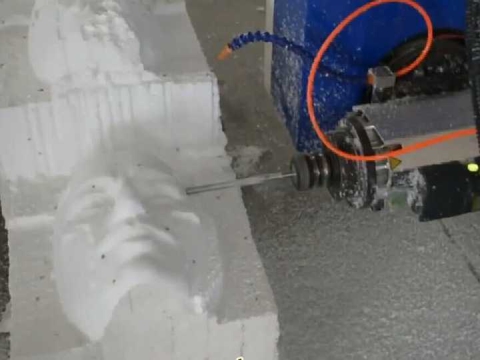 用于泡沫銑削的大幅面五軸數(shù)控銑床