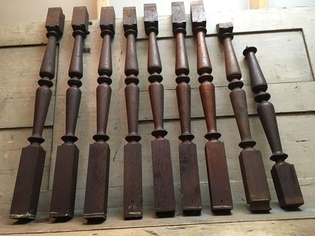 小型數(shù)控木工車床應(yīng)用示例