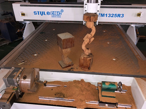 帶旋轉(zhuǎn)工作臺(tái)的四軸數(shù)控雕刻機(jī)1325