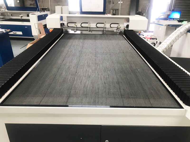 4頭 CO2 美國的激光切割機(jī) 4頭 CO2 美國的激光切割機(jī)