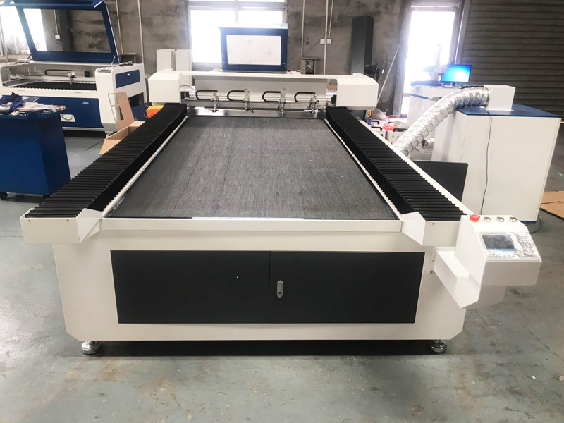 多頭 CO2 美國激光切割機(jī) 多頭 CO2 美國激光切割機(jī)