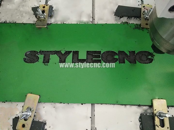 數(shù)控銑床機(jī)切割鋁板 數(shù)控銑床機(jī)切割鋁板