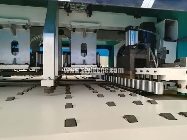 全自動數(shù)控木工鉆孔開槽機