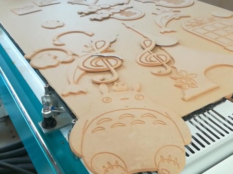 用于中密度纖維板切割的三軸數(shù)控機(jī)床