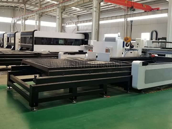 帶交換臺(tái)的光纖激光切割機(jī) 帶交換臺(tái)的光纖激光切割機(jī)