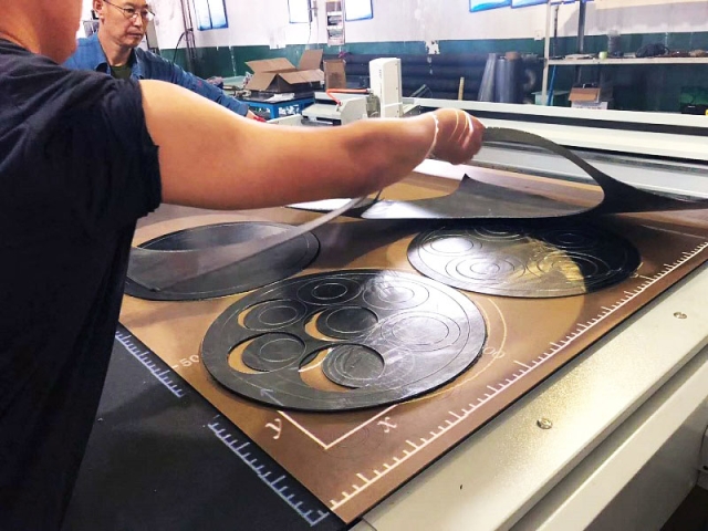 用于墊片制造的石墨片切割機(jī)