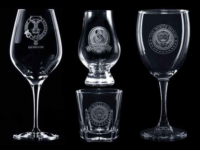 用于定制酒杯雕刻的超精細(xì)紫外激光蝕刻機(jī) 用于定制酒杯雕刻的超精細(xì)紫外激光蝕刻機(jī)