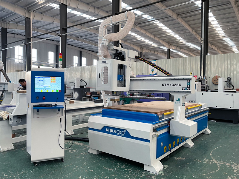 工業(yè)級 4x8自動換刀數(shù)控木工雕刻機