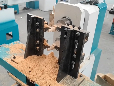 如何在一臺(tái)車床上同時(shí)制作多個(gè)木工項(xiàng)目？