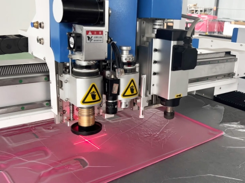 自動(dòng)振動(dòng)刀切割多層織物