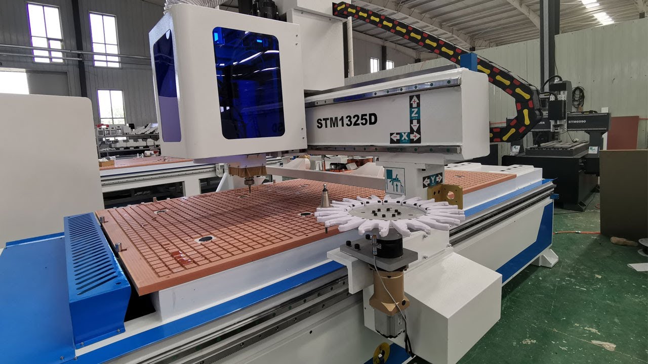 全自動(dòng) 4x8木工數(shù)控機(jī)床（帶換刀裝置）