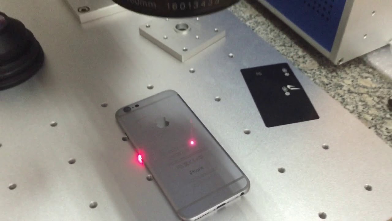 用于 iPhone 手機(jī)殼雕刻的光纖激光打標(biāo)機(jī)