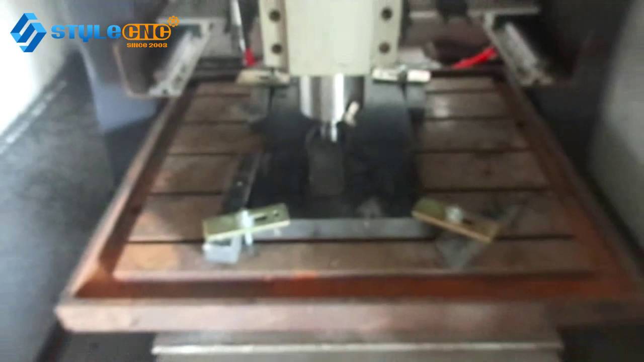 自動(dòng)換刀數(shù)控自動(dòng)換刀鞋模機(jī)