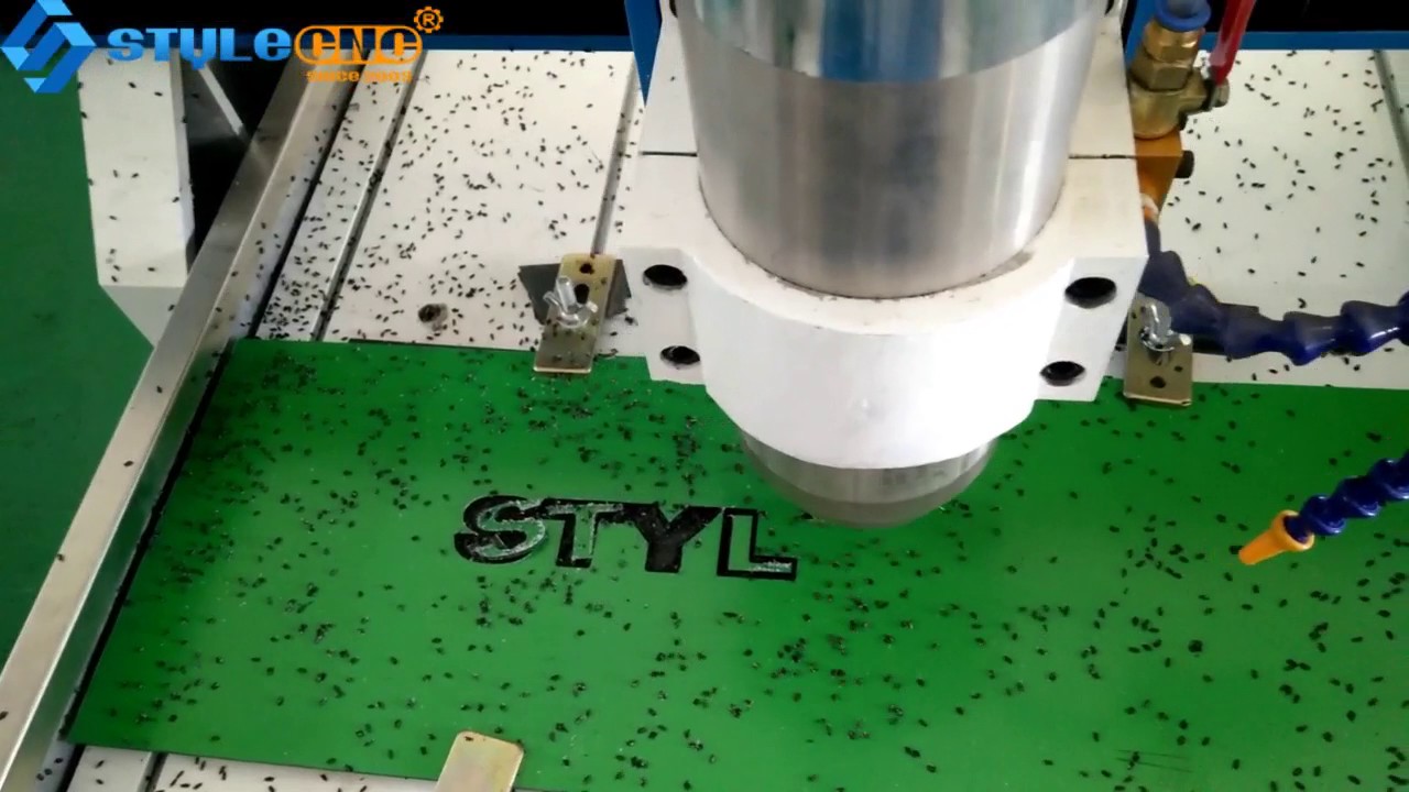 Small 小型數(shù)控銑床切割鋁板 Small 小型數(shù)控銑床切割鋁板